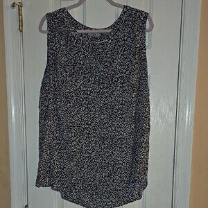 Elegant Blue and White Patterned Sleeveless Blouse